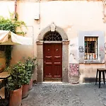 Iflat The Trastevere\'S Stairway